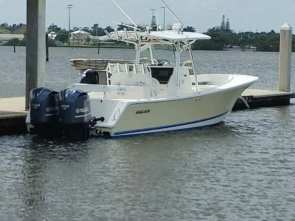 Slide: The Image of Regulator Marine 32 Forward Seating 2012 - 1