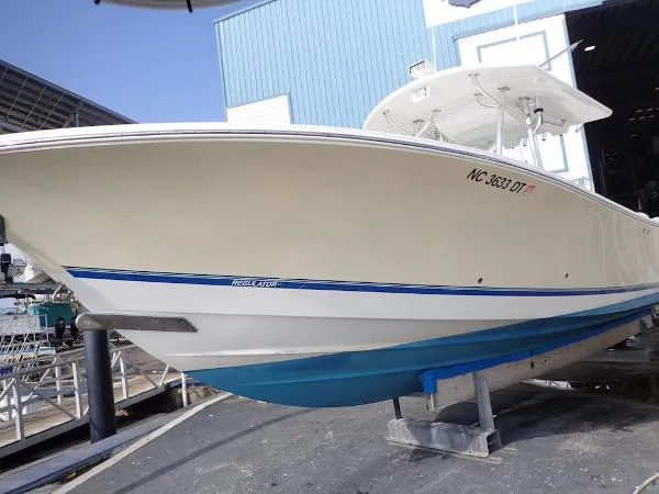 Slide: The Image of Regulator Marine 32 Forward Seating 2012 - 7