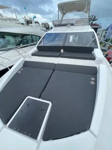 Slide: The Image of Azimut 50 fly 2015 - 1