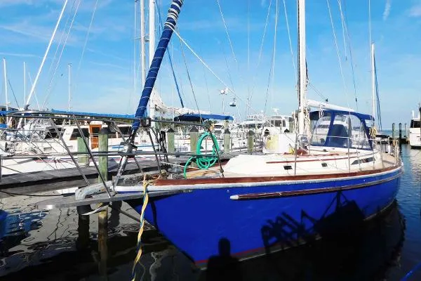 Slide: The Image of Gulfstar MK II Sloop 1984 - 0