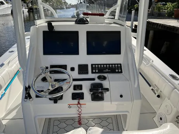 Slide: The Image of Regulator Marine 28 Forward Seating 2013 - 10