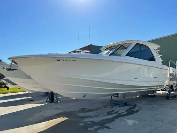 Slide: The Image of Boston Whaler 380 Realm 2020 - 3