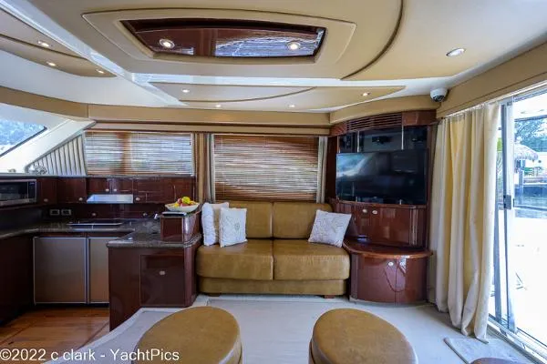 Slide: The Image of Sea Ray 520 Sedan Bridge 2007 - 7