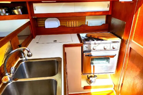 Slide: The Image of Catalina Sloop 1987 - 6