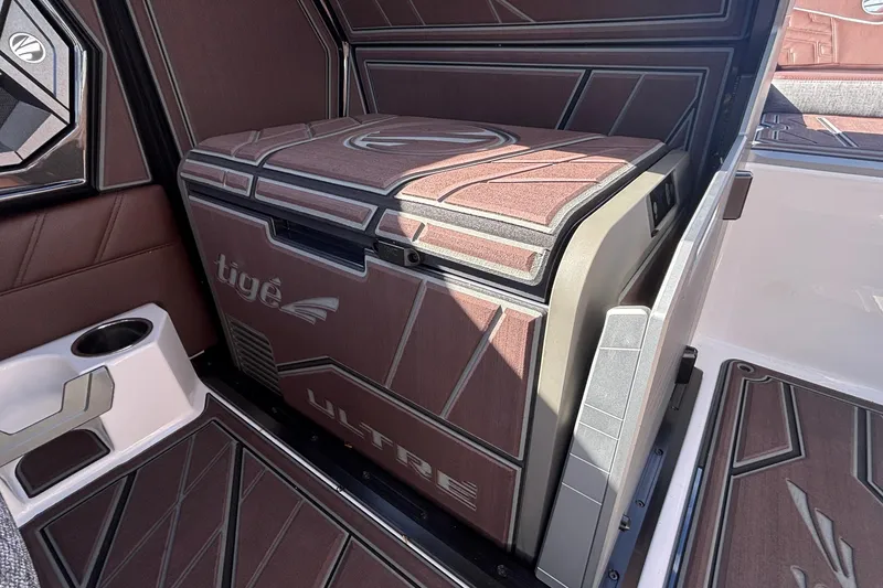 Slide: The Image of Interior of 2026 Tigé Ultré 25ZX boat featuring stylish seating and storage. - 54