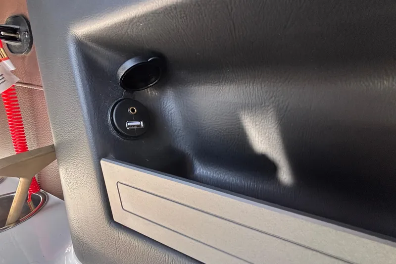 Slide: The Image of USB and audio ports in 2026 Tigé Ultré 25ZX boat interior. - 59