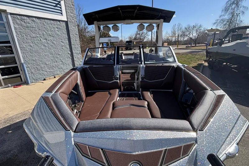 Slide: The Image of 2026 Tigé Ultré 25ZX boat interior with luxurious seating and modern design. - 7