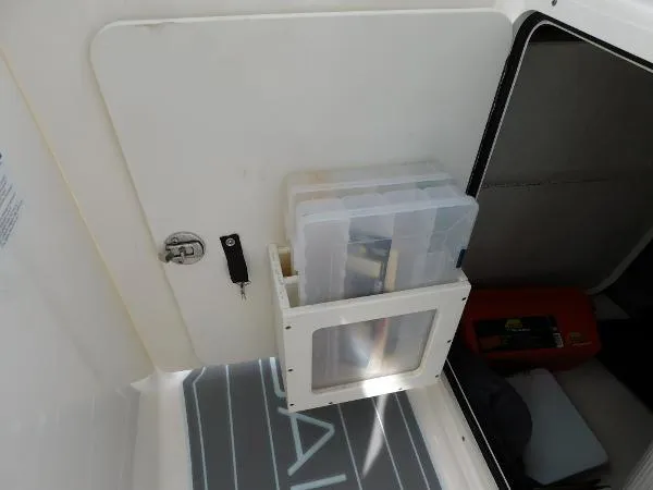 Slide: The Image of Robalo R247 Dual Console 2015 - 8
