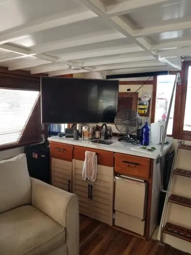 Slide: The Image of Jefferson Motor Yacht 1987 - 4