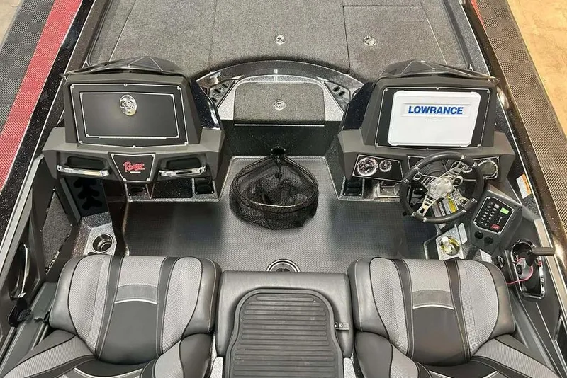 Slide: The Image of 2018 Ranger Z520L boat cockpit with Lowrance electronics and dual seats. - 4