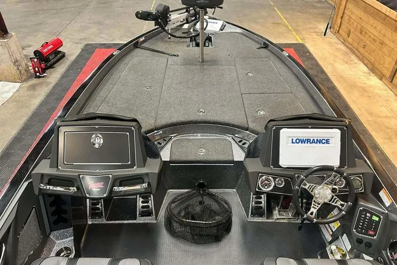 Slide: The Image of 2018 Ranger Z520L boat interior with dual consoles and Lowrance electronics. - 5