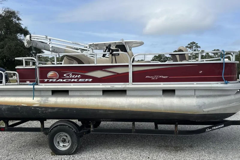 Slide: The Image of 2018 Sun Tracker Bass Buggy 18 DLX pontoon boat on trailer, side view. - 9