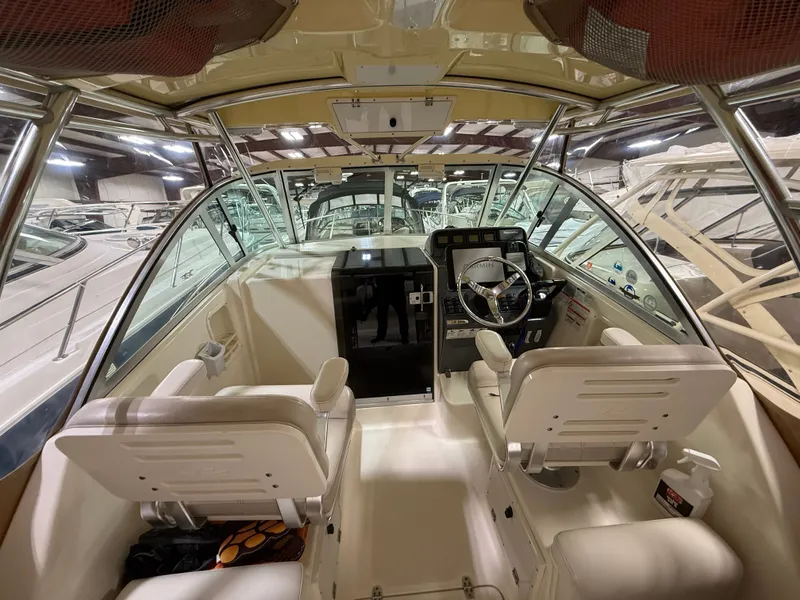 Slide: The Image of Interior of a 2008 Pursuit OS 285 Offshore boat. - 6