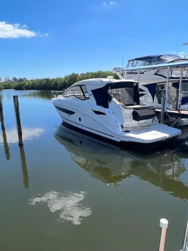 Slide: The Image of Sea Ray SLX 350 2019 - 0