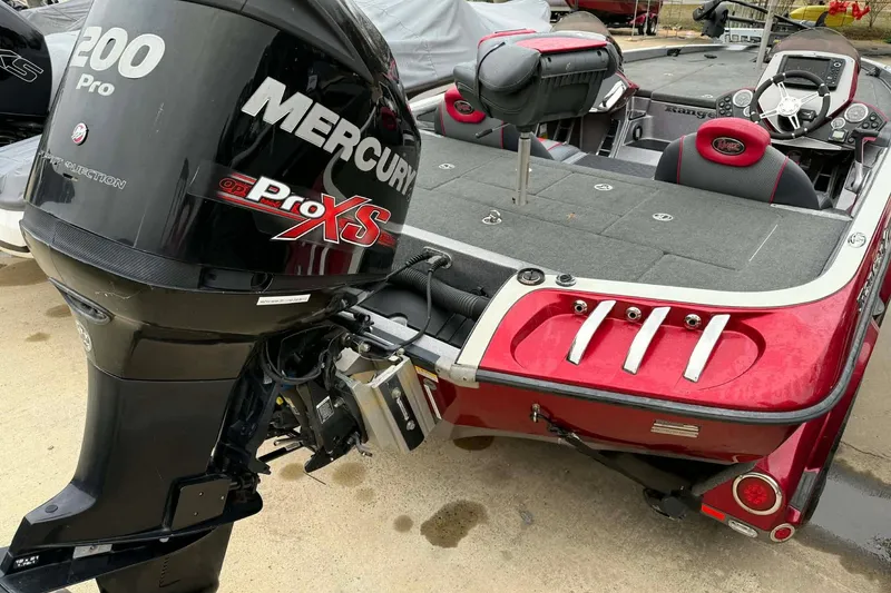 Slide: The Image of 2015 Ranger Z518 Comanche boat with Mercury 200 Pro XS engine, red and gray interior. - 7