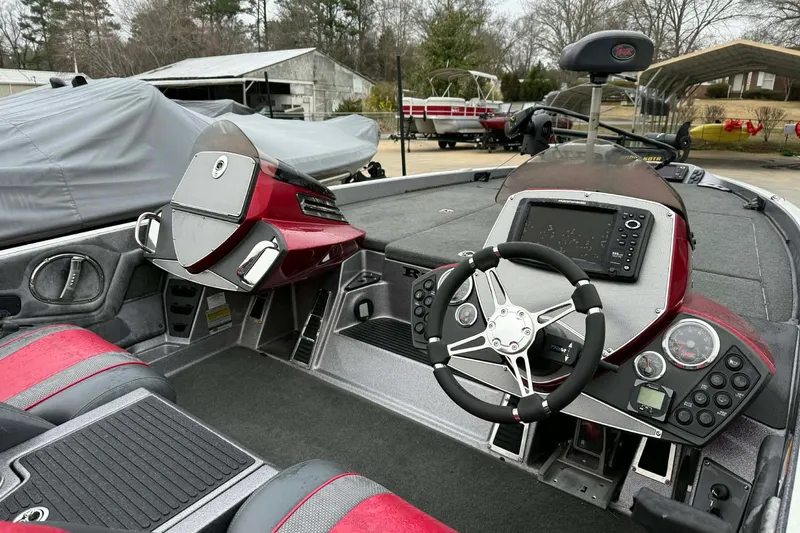 Slide: The Image of 2015 Ranger Z518 Comanche boat interior with steering wheel and control panel. - 9