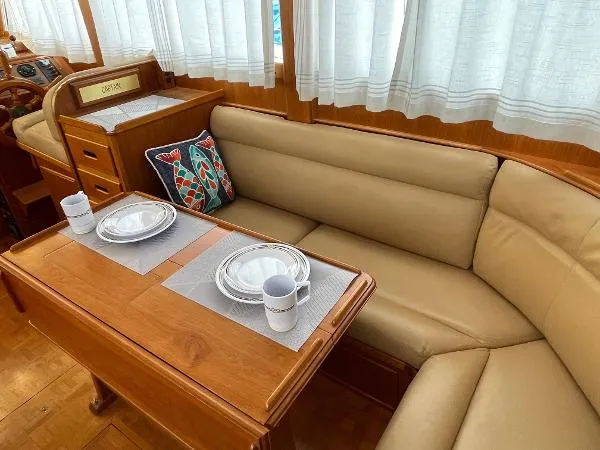 Slide: The Image of Grand Banks 32 Sedan 1990 - 6