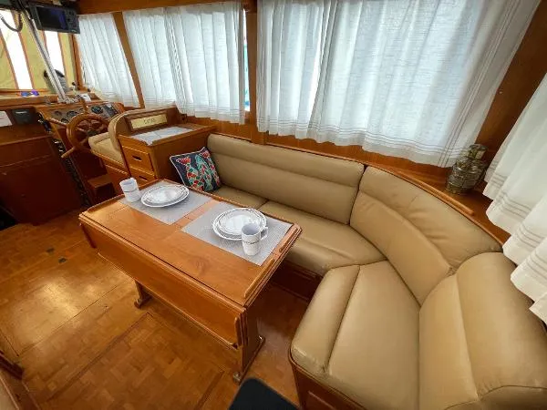 Slide: The Image of Grand Banks 32 Sedan 1990 - 7