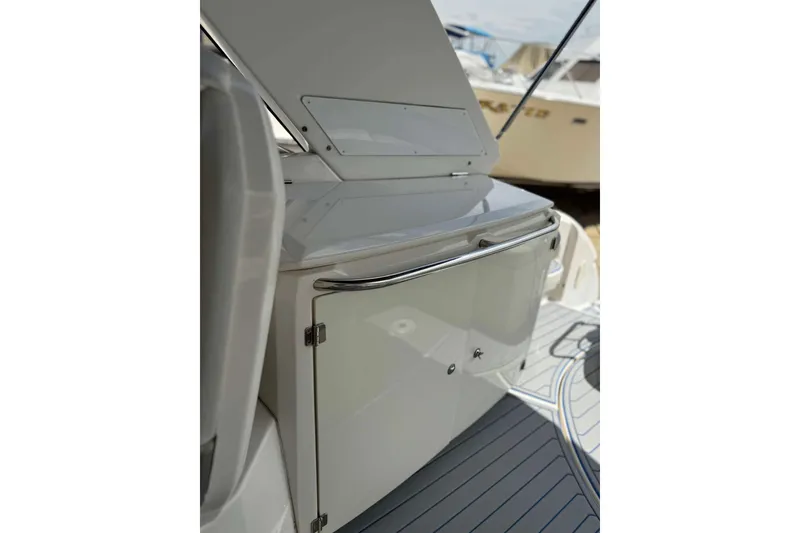 Slide: The Image of Monterey 350 Sport Yacht 2006 - 17