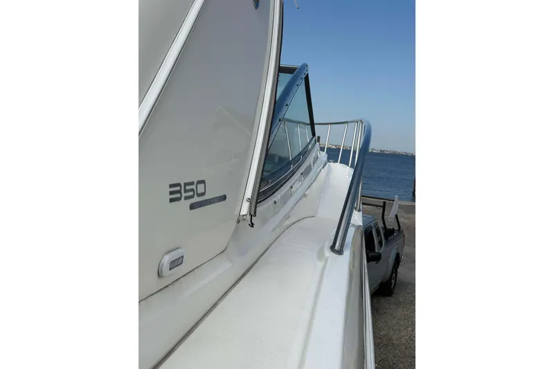 Slide: The Image of Monterey 350 Sport Yacht 2006 - 19