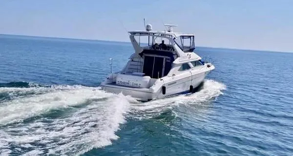 Slide: The Image of Sea Ray 440 Express Bridge 1995 - 1