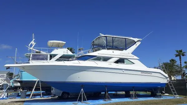 Slide: The Image of Sea Ray 440 Express Bridge 1995 - 2