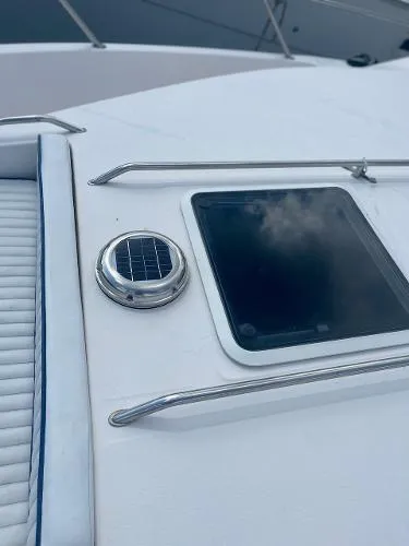Slide: The Image of Sea Ray 440 Express Bridge 1995 - 8