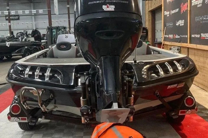 Slide: The Image of 2014 Ranger Z521 Comanche boat in showroom, rear view with motor and seating. - 3