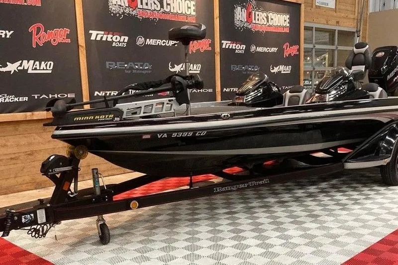 Slide: The Image of 2014 Ranger Z521 Comanche boat on display with branded backdrop. - 5