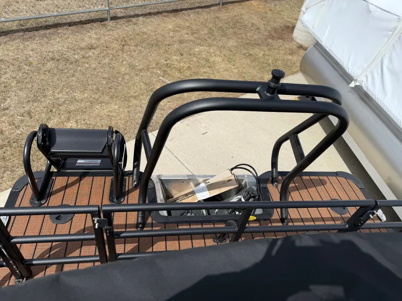 Slide: The Image of Bentley Pontoons Elite 220 QSB 2026 - 14