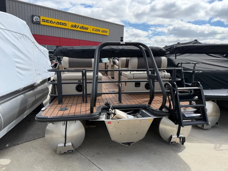 Slide: The Image of Bentley Pontoons Elite 220 QSB 2026 - 3