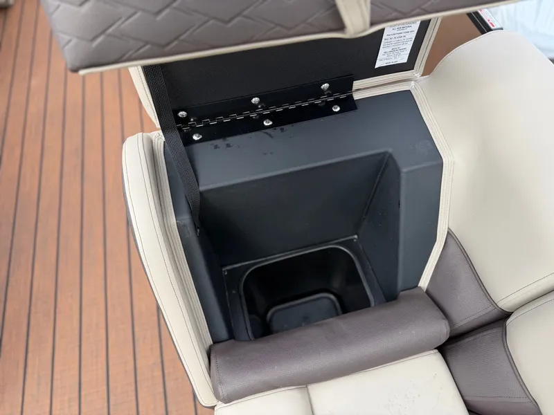 Slide: The Image of Bentley Pontoons Elite 220 QSB 2026 - 4