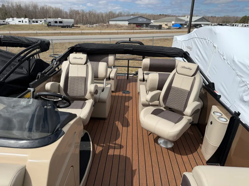 Slide: The Image of Bentley Pontoons Elite 220 QSB 2026 - 8