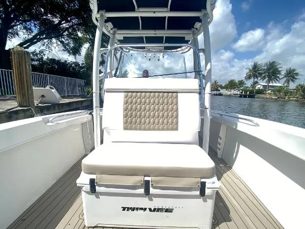Slide: The Image of Twin Vee 260SE Center Console 2021 - 7