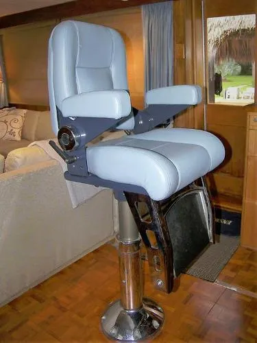 Slide: The Image of Hatteras 60 Yacht Fish 1970 - 4