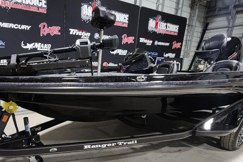 Slide: The Image of 2014 Ranger Z518 Cup-Equipped boat on display, featuring sleek black design and advanced equipment. - 5