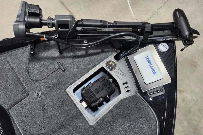 Slide: The Image of 2014 Ranger Z518 Cup-Equipped boat with Lowrance electronics and trolling motor. - 8