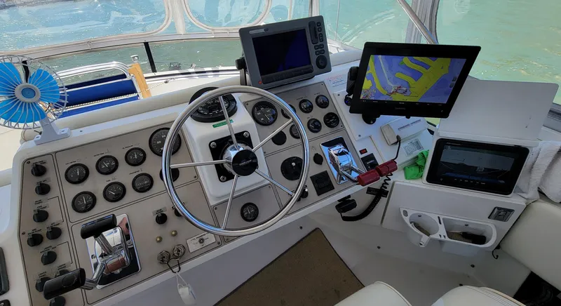 Slide: The Image of Carver Yachts 406 Motor Yacht 1999 - 7