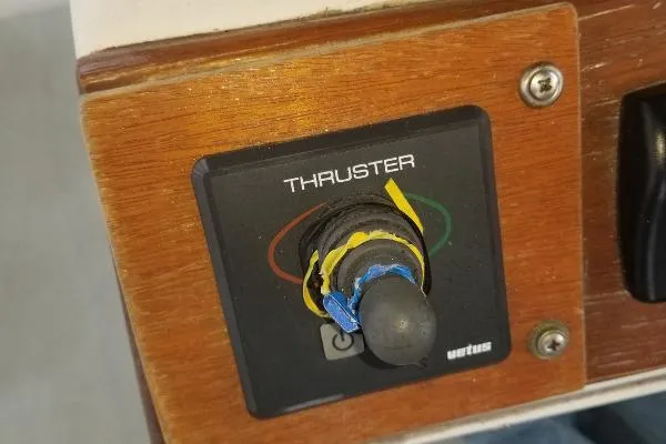 Slide: The Image of Albin Sportfisher 32 1989 - 10