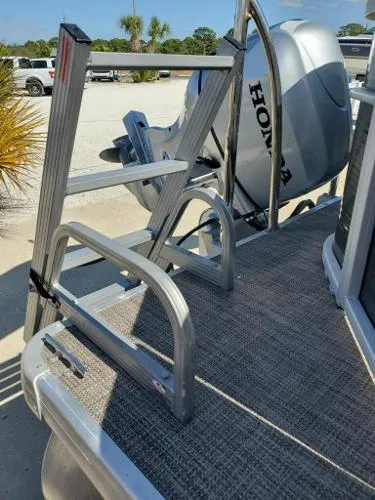 Slide: The Image of Sweetwater Pontoon SW 2286 FC 2017 - 1