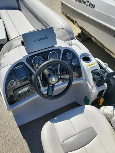 Slide: The Image of Sweetwater Pontoon SW 2286 FC 2017 - 3