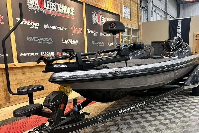 Slide: The Image of 2014 Ranger Z521R Cup-Equipped boat on display with Lowrance equipment. - 6