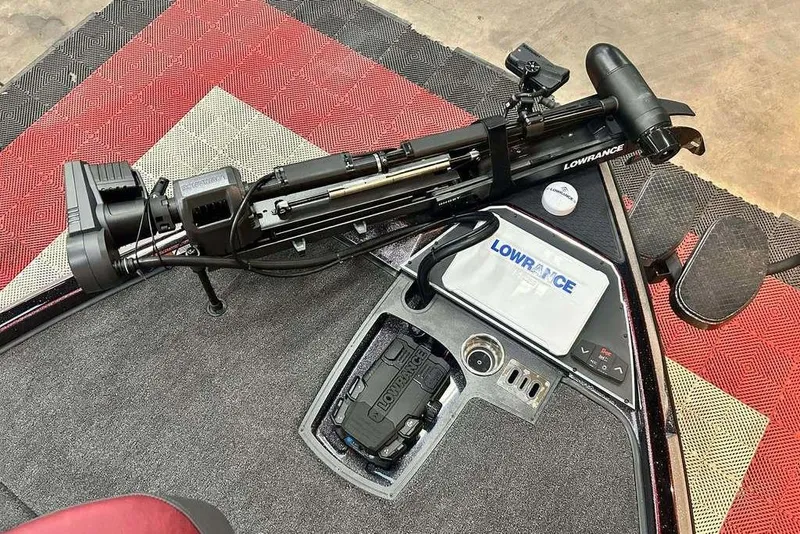 Slide: The Image of 2014 Ranger Z521R Cup-Equipped boat with Lowrance electronics and trolling motor. - 9