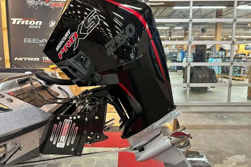 Slide: The Image of 2014 Ranger Z521R Cup-Equipped boat with Mercury Pro XS 250 engine in showroom. - 3