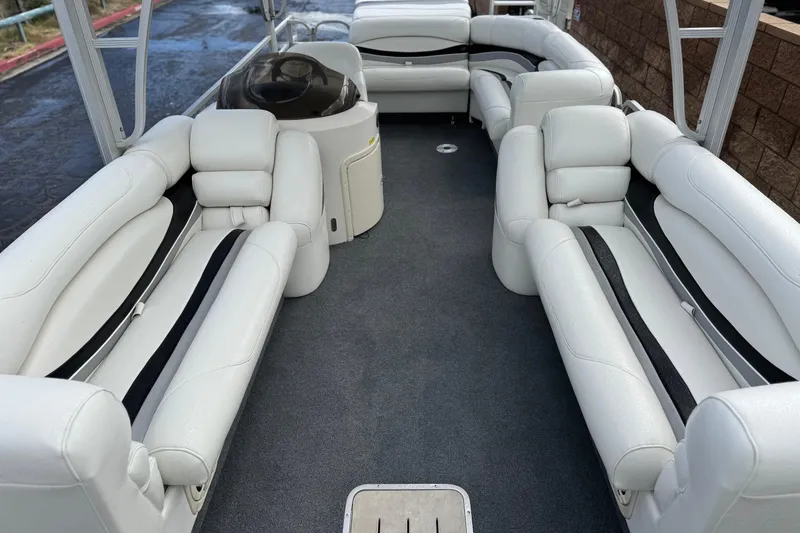 Slide: The Image of 2006 Bennington 2875RLTD I/O boat interior with white seating and carpeted floor. - 18