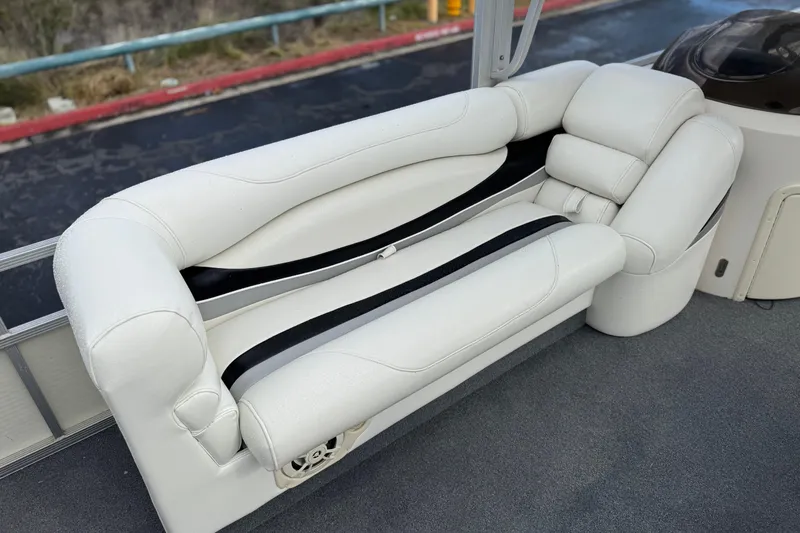 Slide: The Image of White leather seating on a 2006 Bennington 2875RLTD I/O boat, showcasing luxury and comfort. - 20
