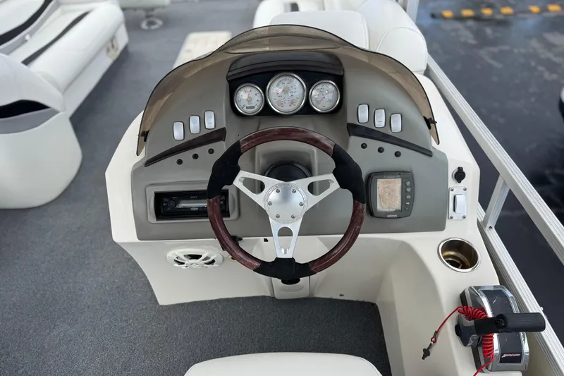 Slide: The Image of 2006 Bennington 2875RLTD I/O boat dashboard with steering wheel and controls. - 30