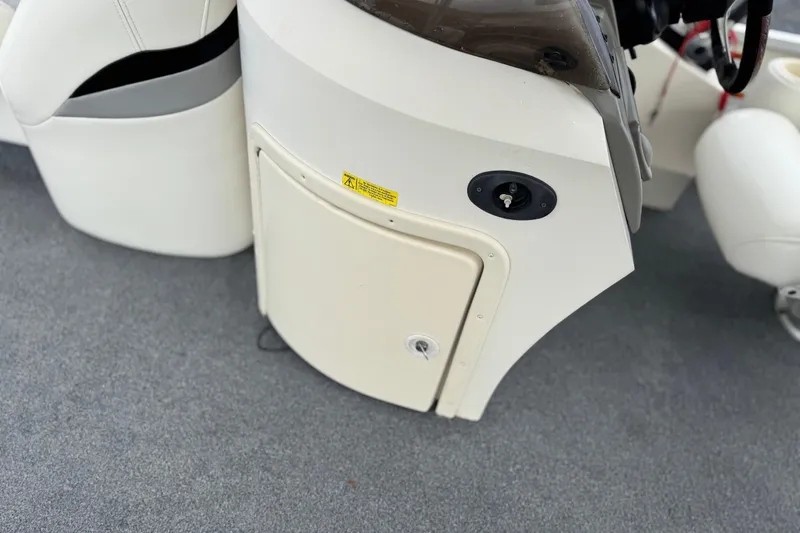 Slide: The Image of 2006 Bennington 2875RLTD I/O boat interior, featuring a control panel and seating area. - 31