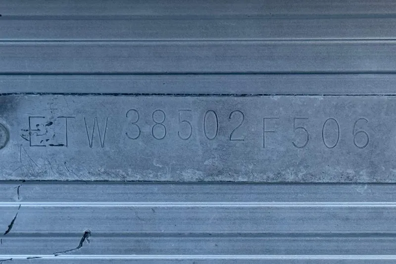 Slide: The Image of Hull identification number on 2006 Bennington 2875RLTD I/O boat. - 34