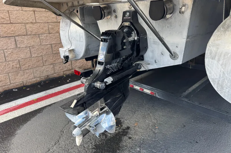 Slide: The Image of Rear view of a 2006 Bennington 2875RLTD I/O boat with Mercury outdrive. - 7